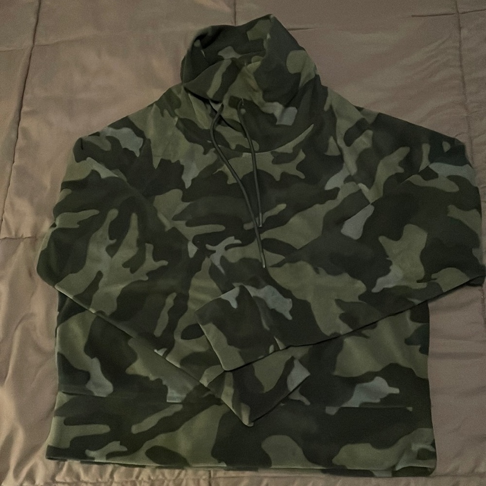 Old Navy Active fleece top, turtleneck with drawstring, camo